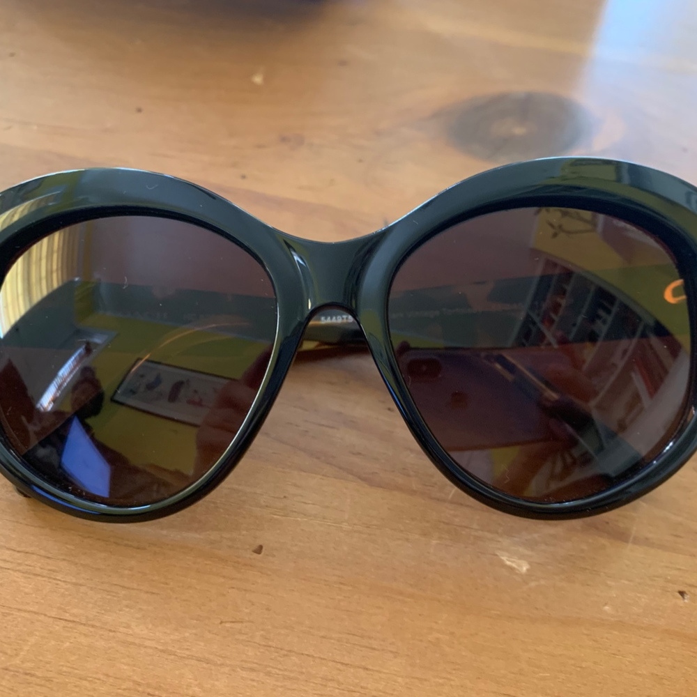 COACH Polarized Sunglasses (New!) - Picture 5 of 5